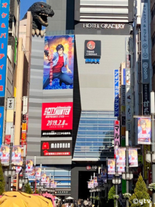 東京新宿歌舞伎町“ゴジラ通り”がシティーハンター一色になってました！