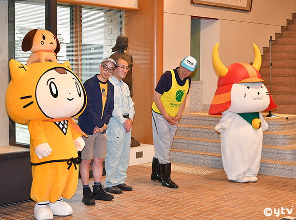 彦根市長他と「シノビー」と「ひこにゃん」