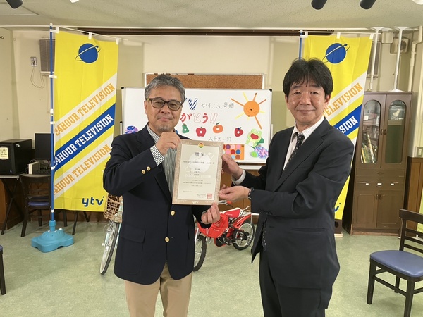 ▲目録贈呈の様子