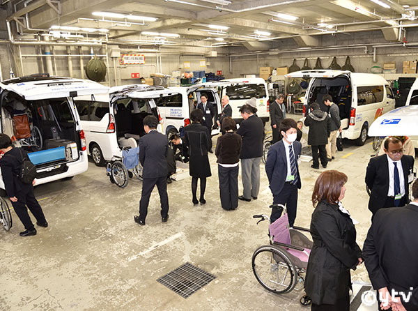 車両展示場内の様子