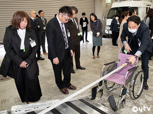 スロープ付き自動車の説明