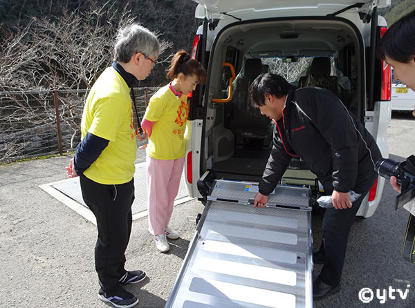 車両取扱い説明の様子