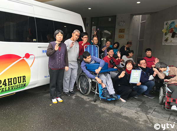 車両の前で記念撮影