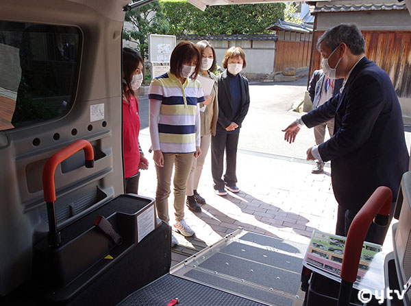 車両取り扱い説明の様子