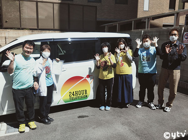 車両の前で記念撮影