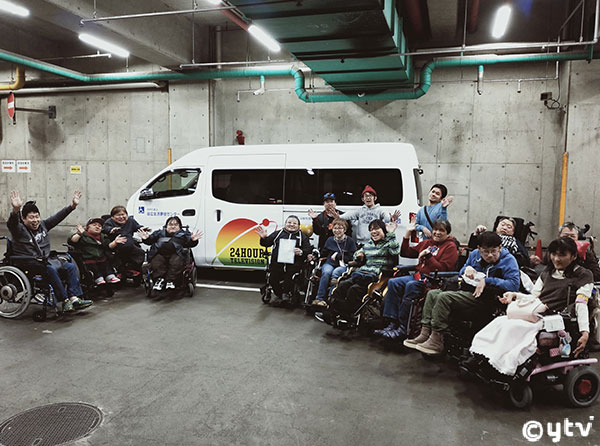 車両の前で記念撮影