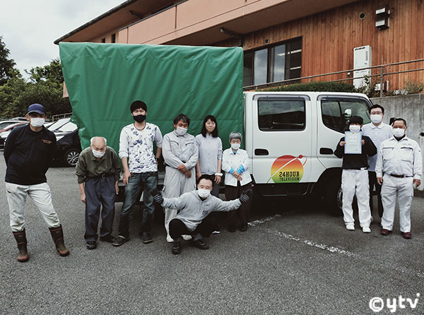 車両の前で記念撮影