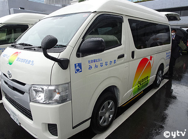 トヨタハイエースを贈呈しました