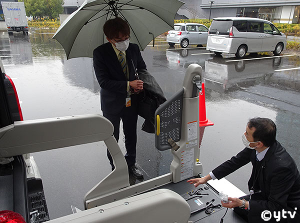 車両取扱い説明の様子