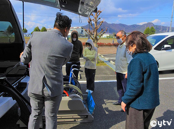 車両取り扱い説明の様子