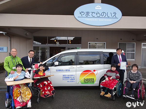 車両の前で記念撮影