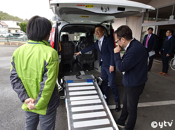 車両取り扱い説明の様子