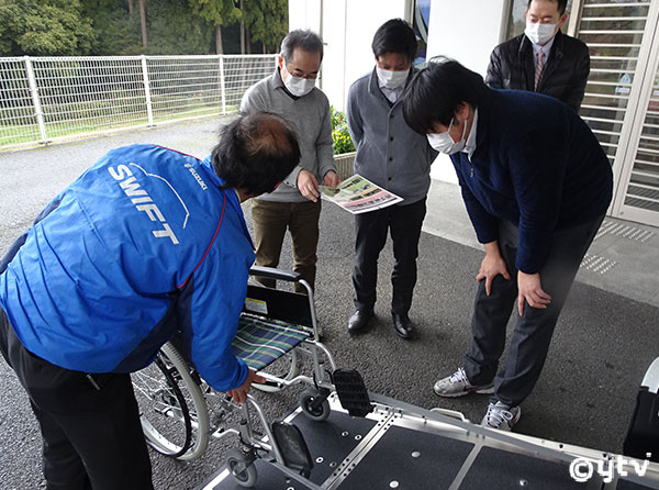 車両取り扱い説明の様子