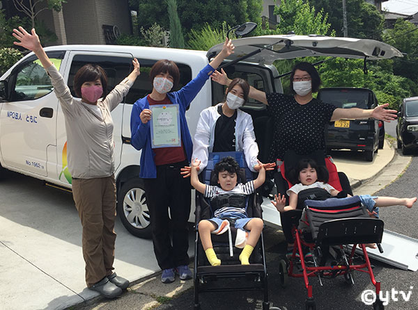 車両の前で記念撮影