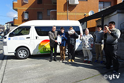 車両の前で記念撮影