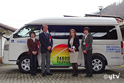 車両の前で記念撮影