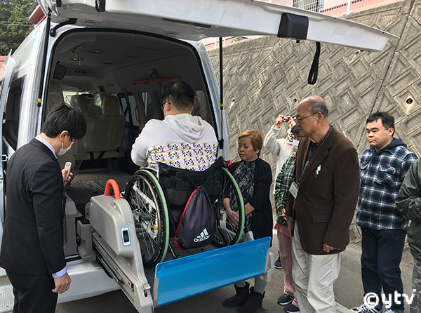 車両取り扱い説明の様子