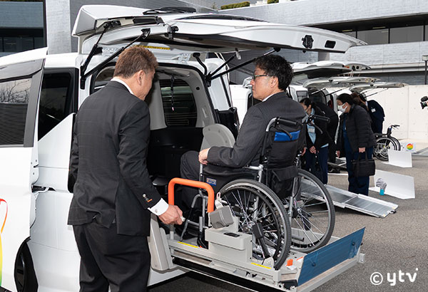 リフト付きバスの取り扱い説明