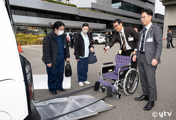 スロープ付き自動車の取り扱い説明