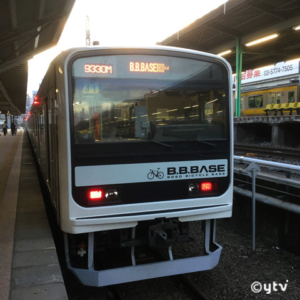 両国駅3番ホームに停車しているB.B.BASE