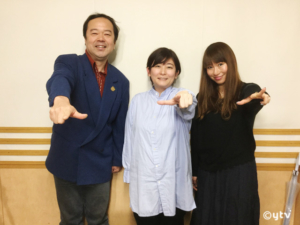 「スワラジ」収録スタジオで。左からボク、永岡監督、夏怜さん。