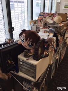 YTV東京支社、諏訪のデスクの様子です。この窓際でがんばってきました(^-^;