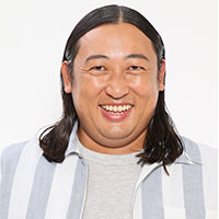 秋山竜次(ロバート)