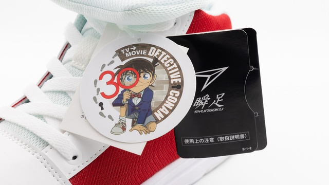 2018年に発売された“キック力増強シューズ”がTVアニメ30周年に合わせて再販が決定！描き下ろしアクスタも付属！