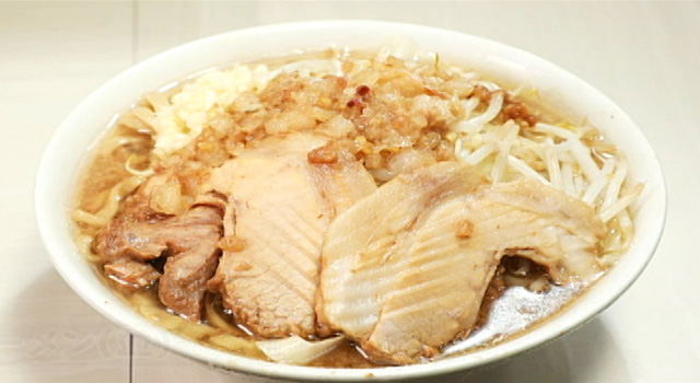 「ラーメン　８００円」