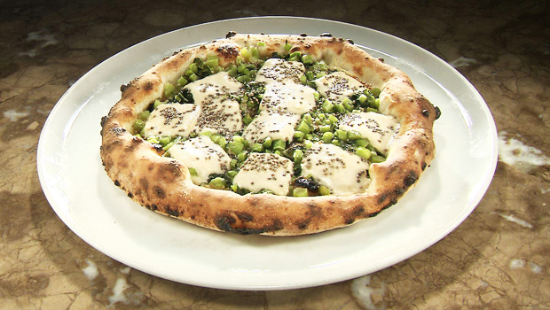 「野菜ピザ 野沢菜」（2,376円）①