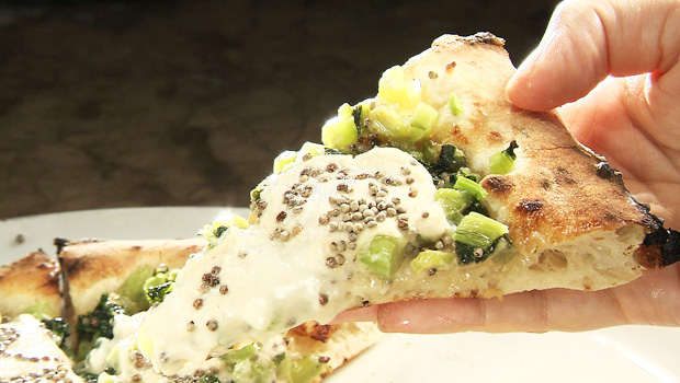 「野菜ピザ 野沢菜」（2,376円）②