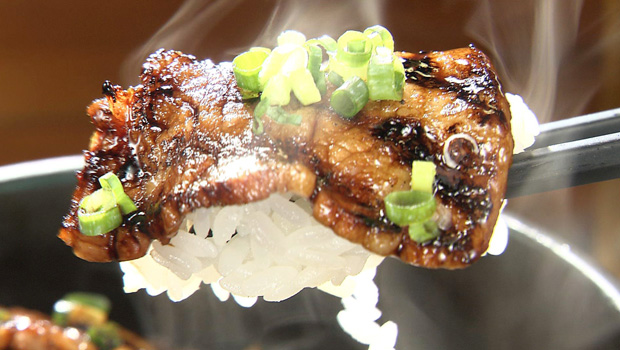 「炭火焼豚丼 大豚丼」（900円）②