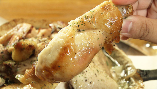 「丸鶏のロースト」（3,553円）②