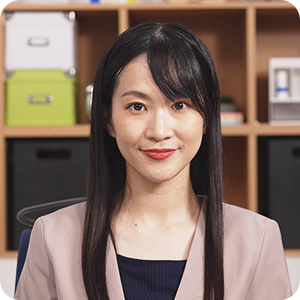 同僚社員／小林由佳