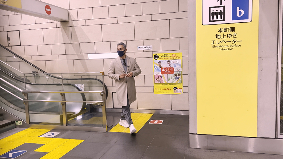 48歳、市川團十郎が初めて1人で電車に乗る‼