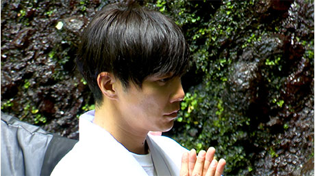 成宮寛貴が「滝行」に挑戦！