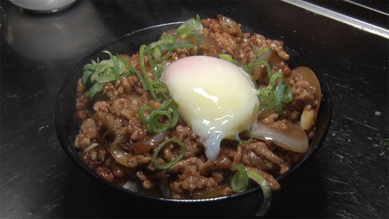 豚しょうが焼きそぼろ丼